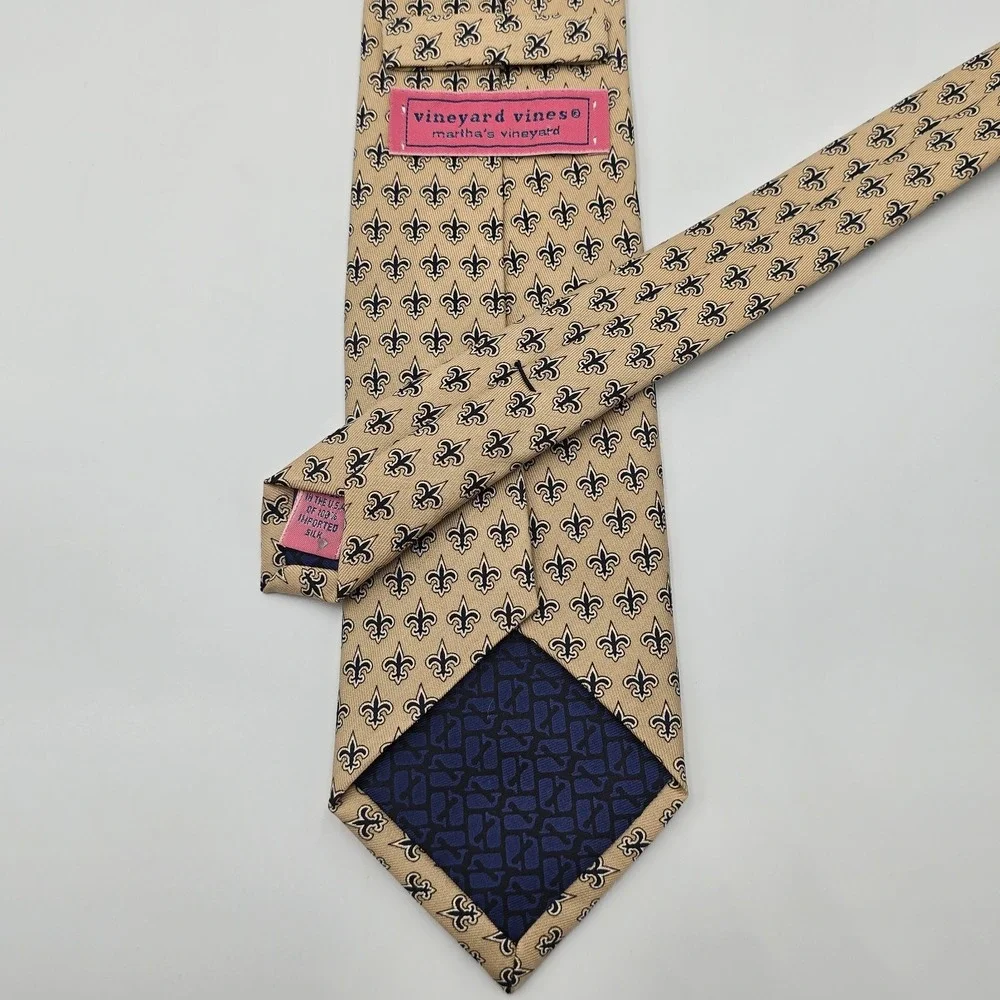 Vineyard Vines New Orleans Saints Silk Neck Tie Gold Fleur de Lis USA Made EUC